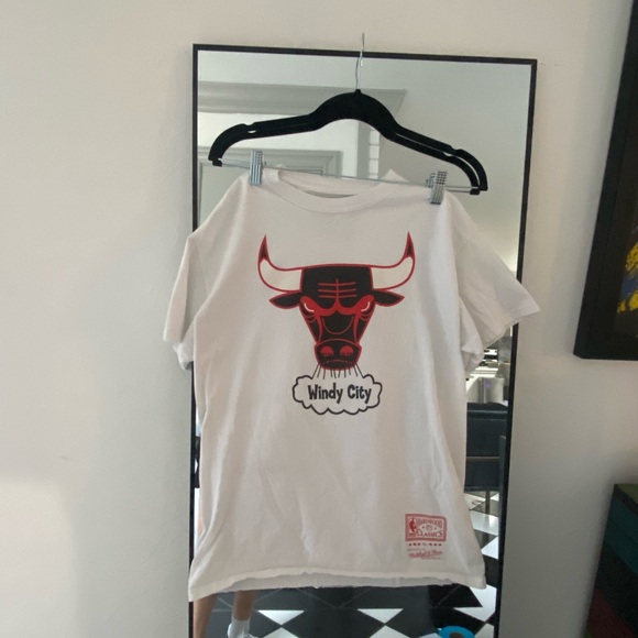 Throwback!!! Chicago bulls tshirt size medium - Picture 2 of 2